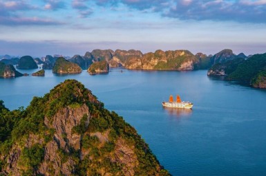 Ultimate 3-Week Vietnam, Cambodia & Thailand Tour: Halong Bay, Angkor Wat & Phuket Beach Escape